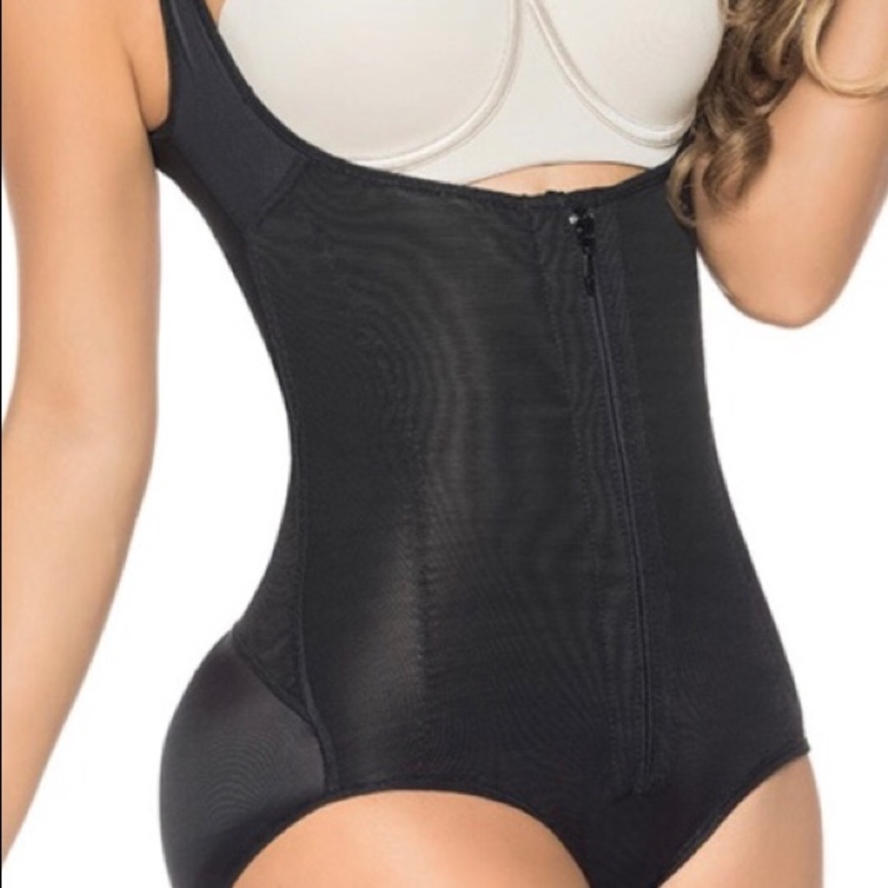 REPOSH!....Faja Gama Alta...NWT